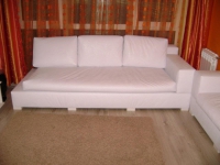 Бяла мека мебел  